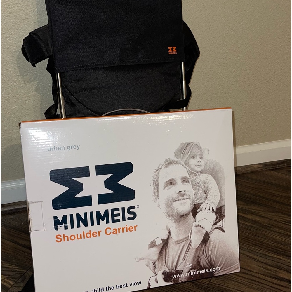 Like new Minimeis carrier. Only used once.